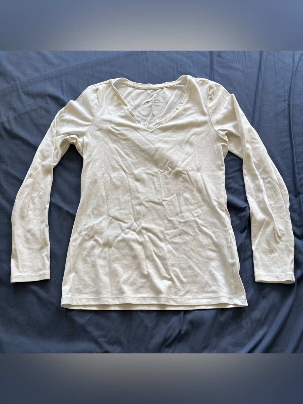 Denver Hayes plain white long-sleeve shirt